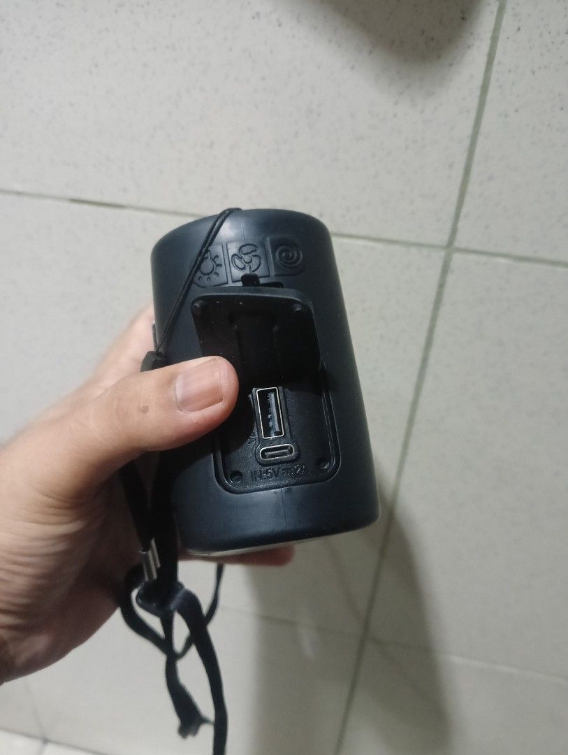 Orashare K300 (Category: Travel Essentials & Accessories) located in Quezon City. Submitted by agila_ng_davao (Listing ID 1459548952, Image 3). Description: For sale, Orashare K300 for only 800 pesos ❤️ Orashare K300 Portable Waist Fan, a rechargeable clip-on personal fan that also functions as a power bank with flash light 🥰 (Battery Capacity 14,500 mAh).