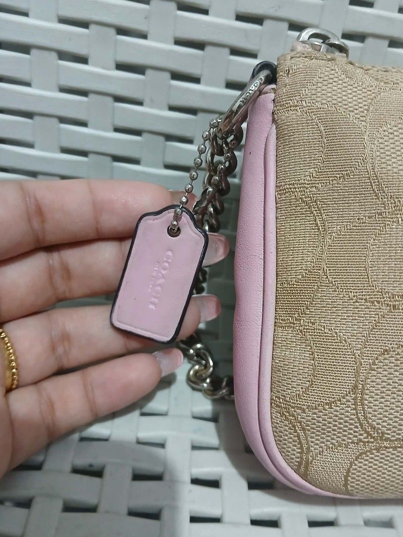 ORIG COACH POCHETTE🔥❤️ (Category: Activewear) located in Manila. Submitted by jecelstylebags (Listing ID 1459562101, Image 2). Description: ORIG COACH POCHETTE🔥❤️.