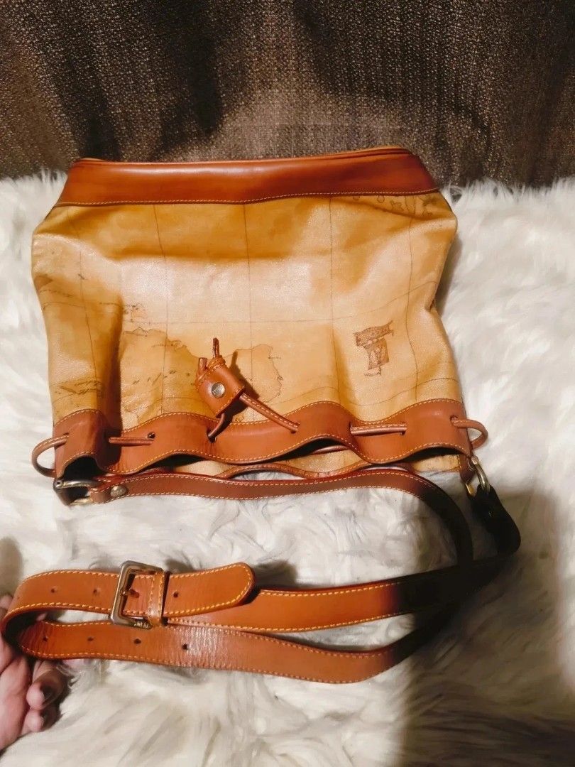 Original Alviero Martini bucket (Category: Shoulder Bags) located in Caloocan City. Submitted by secondhand_shop2 (Listing ID 1459620639, Image 3). Description: Sale❗Sale❗Sale❗ Original Alviero Martini VINTAGE Large size Genuine leather trim w/ provided dustbag 📌First to pay.