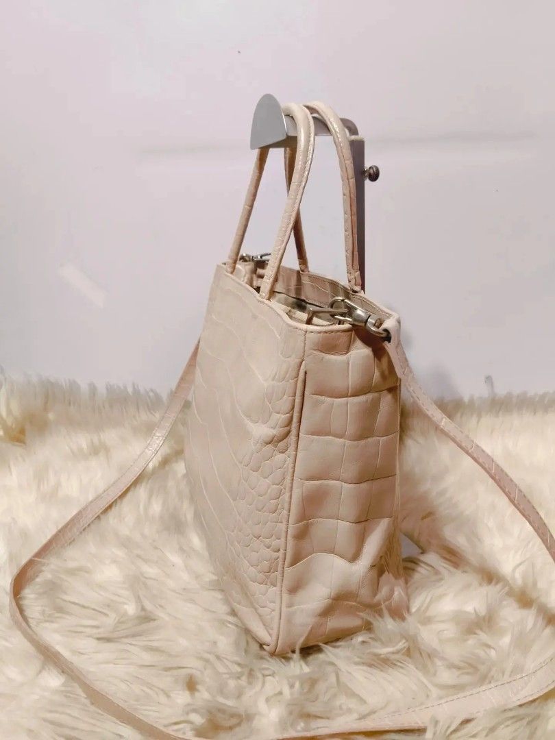 Original Furla Croc 2bag (Category: Shoulder Bags) located in Caloocan City. Submitted by secondhand_shop2 (Listing ID 1459618596, Image 3). Description: Sale❗️Sale❗️Sale❗ Original FURLA 2way bag Medium Crocodile embossed Leather 📌First to pay!.