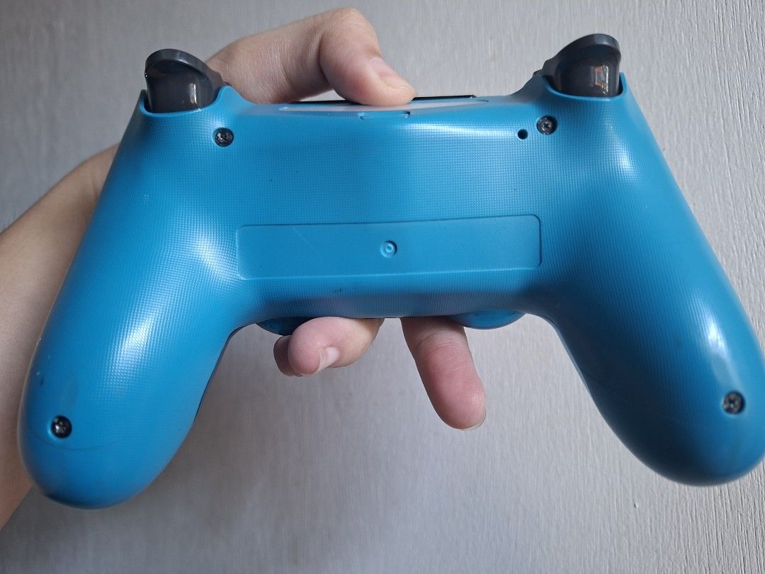 Original PS4 V2 Controller Crystal Blue (Category: Controllers) located in San Pedro. Submitted by lyn_ev (Listing ID 1459562612, Image 3). Description: FOR SALE Original PS4 V2 Controller Blue Crystal (Rare) 1,200 only‼️ No issues. All buttons are working. Location: San Pedro, Laguna📌 PICKUP ONLY Pwede lalamove or puntahan nyo mismo sa bahay..