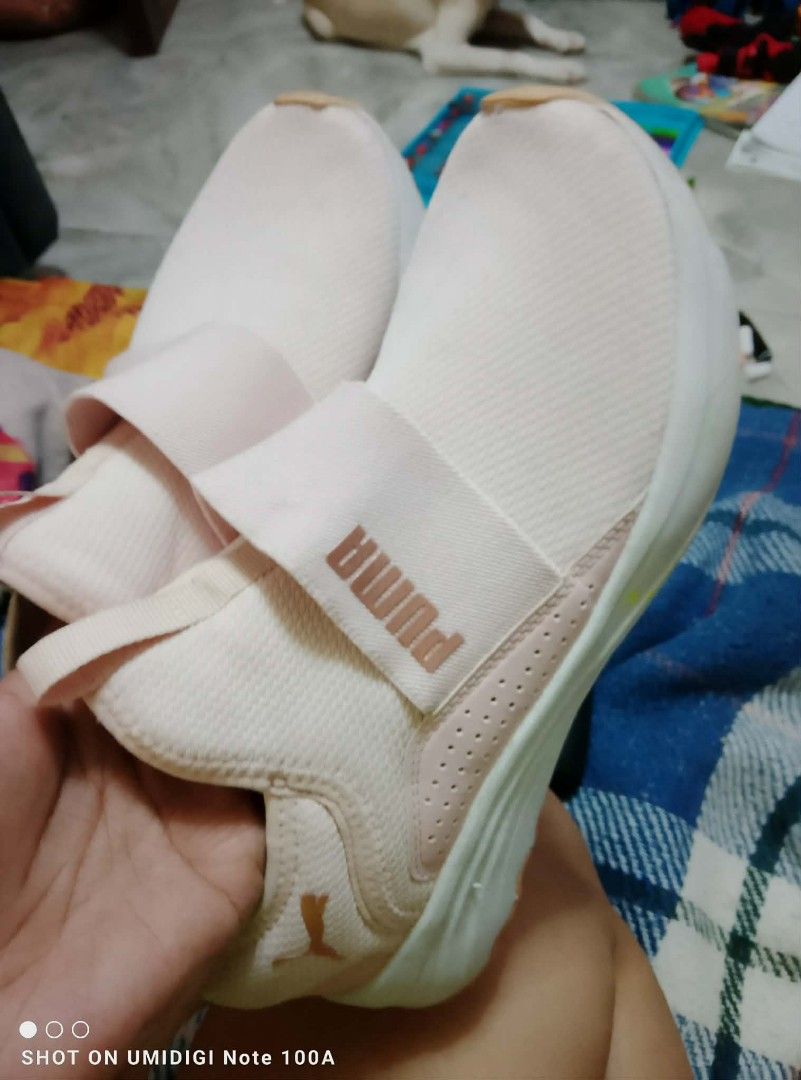 Original puma rubber shoes (Category: Announcements) located in Rizal. Submitted by brightshark_b4de32 (Listing ID 1459520752, Image 1). Description: No issue like new isa beses palang nagamit size 7 light pink.