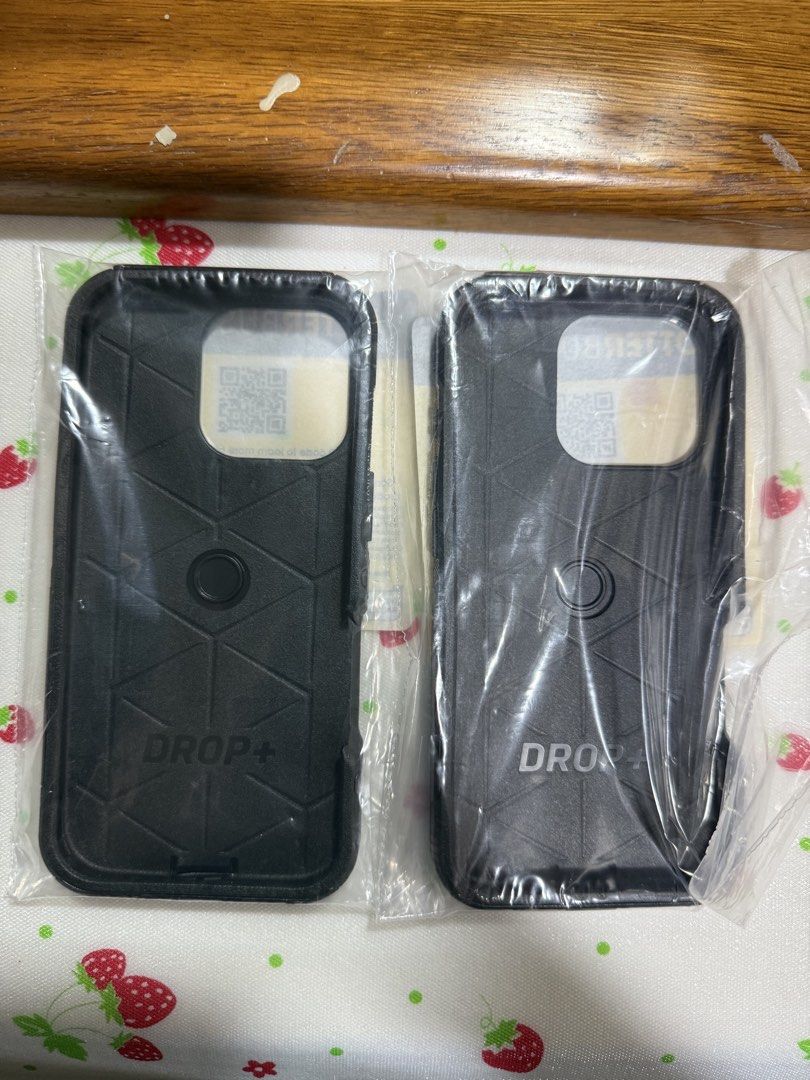 OTTERBOX CASE - iphone 16 pro (Category: Cases & Sleeves) located in Bacoor. Submitted by raycam (Listing ID 1459633361, Image 2). Description: Otterbox iPhone 16 Pro Commuter Series Case (Black).