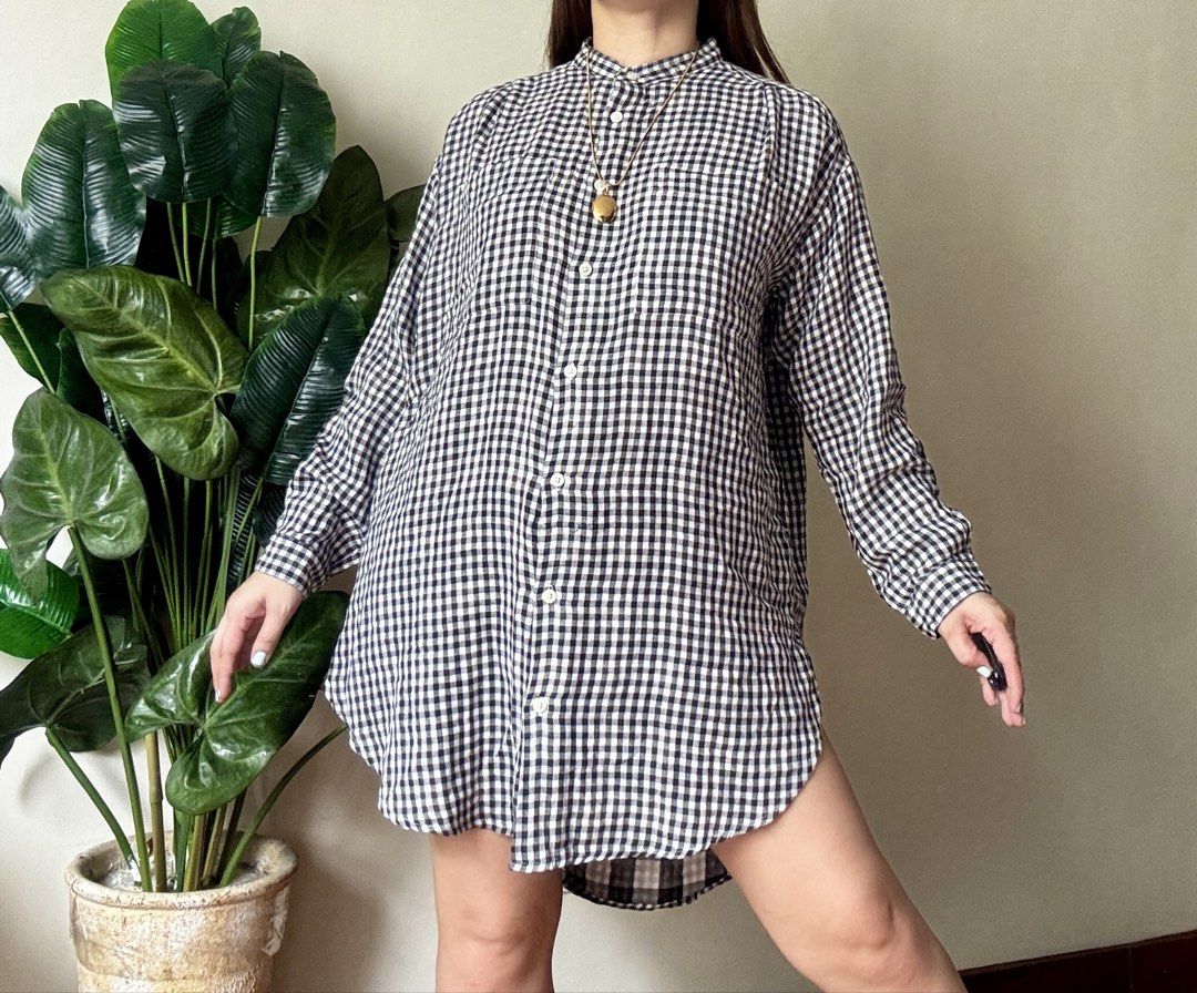Oversized Gingham Button-Up Shirt Dress,m to l (Category: Dresses) located in Mandaluyong City. Submitted by roxieeeeeee (Listing ID 1459629019, Image 3). Description: - Classic black and white gingham pattern - Oversized fit for comfort - Long sleeves with button cuffs - Smart collar neckline - Flattering curved hemline with side slits - Can be worn as a dress or an open layer - Effortlessly stylish and comfortable ✅ Like new condition ✅ Ships 1