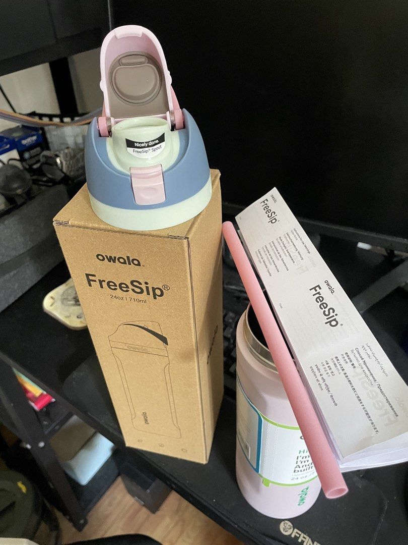 Owala Freesip 24oz (pink blue) (Category: Water Bottles & Tumblers) located in Navotas City. Submitted by 3minuteslate (Listing ID 1459495987, Image 2). Description: Brand new Owala Freesip 24 oz / 710 ml.