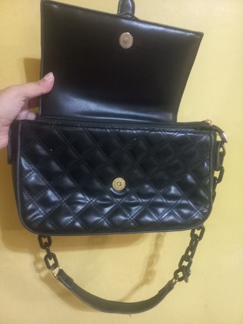Parisian Black Quilted Shoulder Bag (Category: Shoulder Bags) located in Manila. Submitted by mrose_2412 (Listing ID 1459578943, Image 2). Description: ✨ Classic and elegant design ✨ Black color – easy to match with any outfit ✨ Chain shoulder strap ✨ Front buckle detail ✨ Perfect for casual or semi-formal occasions ✨ Still in good condition.