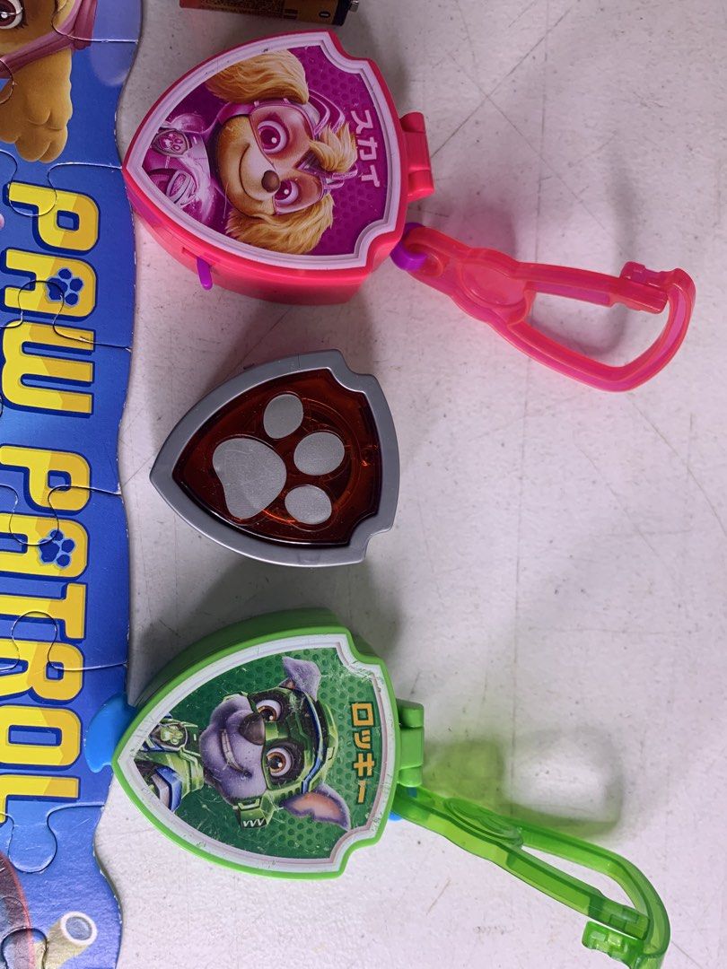 Paw Patrol - Game Badge / Puzzle (Category: Board Games & Puzzles) located in Carmona. Submitted by bihira (Listing ID 1459529177, Image 2). Description: Paw Patrol - Game Badge / Puzzle - WYSIWYG - As is / working gimmiks - Free Puzzle.