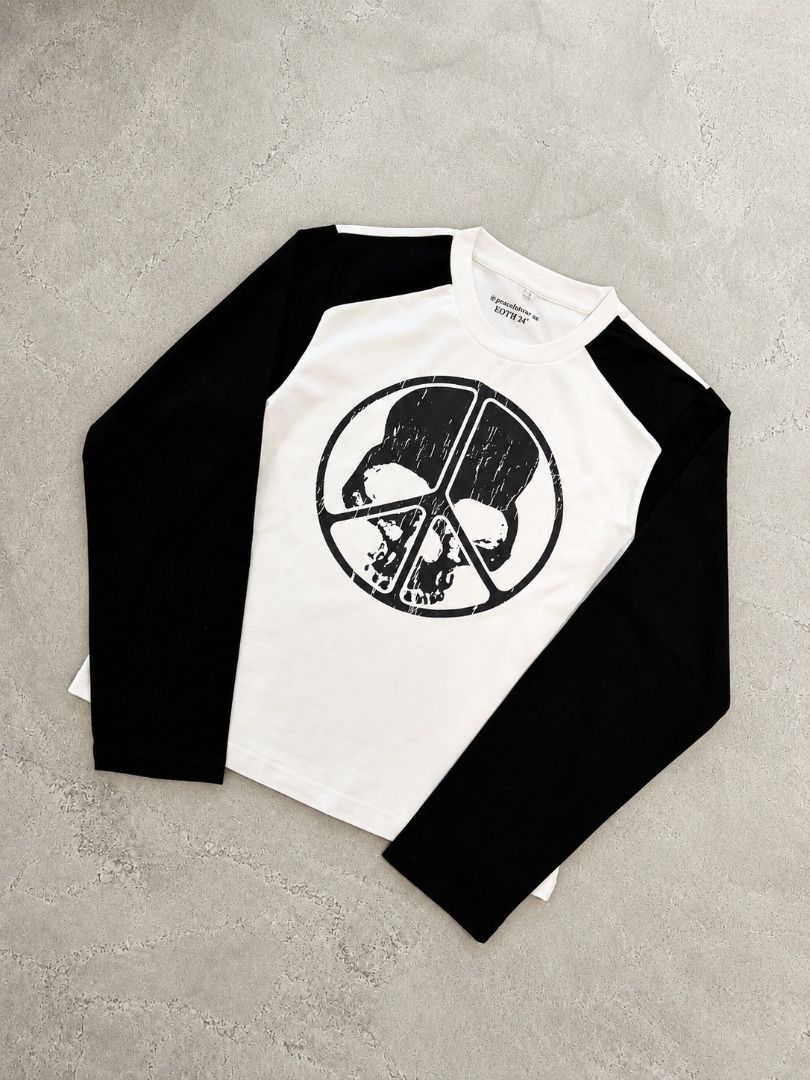 Peace In War Skull LongSleeve (Category: Activewear) located in San Fernando. Submitted by fynder (Listing ID 1459608593, Image 1). Description: Peace In War Skull LongSleeve 🔥 Auth Brand New 🔥 Available Sizes : S-XL 💬 DM for more Photos or Size Chart 📦 Fast processing (Air cargo freight) 💬 More drops daily on IG: @fynder1 🔒 Buyer protection through Carousell — shop with confidence .