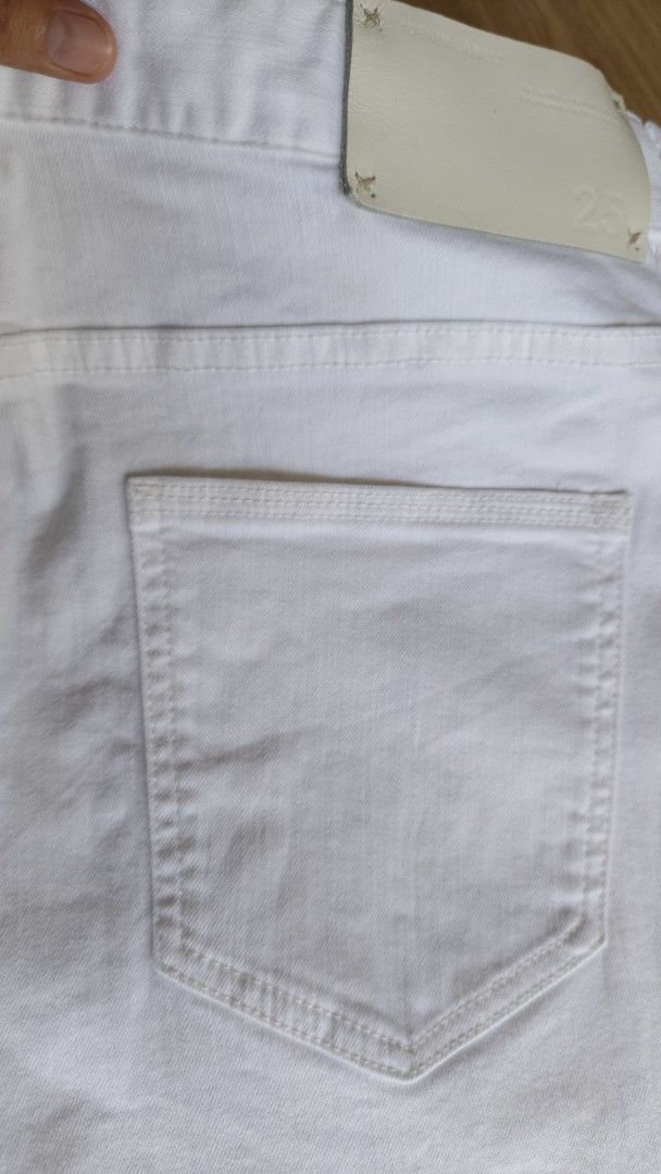 PEACEBIRD White Denim Shorts size 35-35 (Category: Shorts) located in Cavite. Submitted by thrifty.ever (Listing ID 1459526700, Image 3). Description: - Brand: PEACEBIRD - Color: White - Style: Classic five-pocket denim shorts - Closure: Button and zip fly - Size: 34-35 - Occasion: Ideal for casual wear - Like new condition.