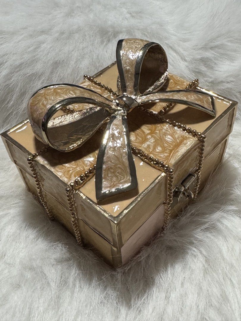 PIEARTH Jewelry Box, Small Item Storage, Accessory Case (Category: Craft Supplies & Tools) located in Angeles City. Submitted by zyeplustradings (Listing ID 1459501849, Image 2). Description: PIEARTH Jewelry Box, Small Item Storage, Accessory Case.