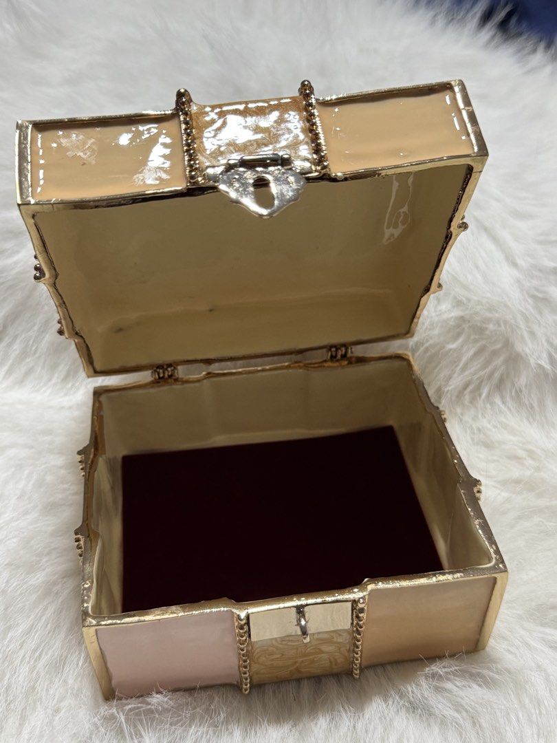 PIEARTH Jewelry Box, Small Item Storage, Accessory Case (Category: Craft Supplies & Tools) located in Angeles City. Submitted by zyeplustradings (Listing ID 1459501849, Image 3). Description: PIEARTH Jewelry Box, Small Item Storage, Accessory Case.