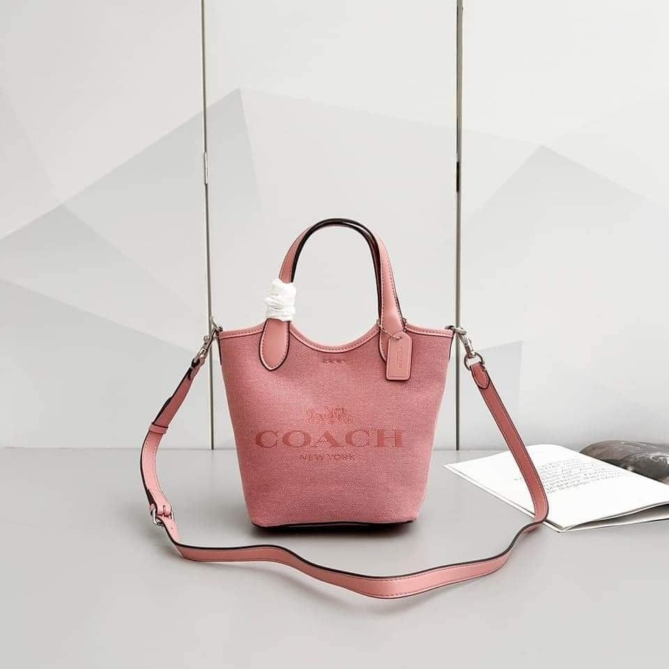 Pink Canvas Tote Bag with Leather Trim (Category: Clutches) located in Davao. Submitted by nisa_chan04 (Listing ID 1459618210, Image 1). Description: - Cute pink tote bag - Made with durable canvas and leather details - Logo embossed on the front - Includes a versatile crossbody strap - Spacious interior, ideal for everyday essentials or weekend getaways -Authentic quality.