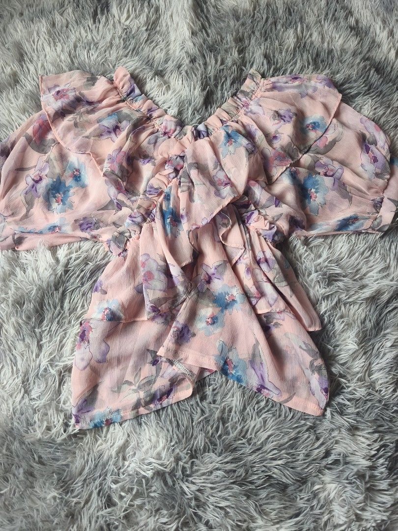 Pink Floral Ruffle Chiffon Blouse (Category: Blouses) located in General Trias. Submitted by shanicemau09687 (Listing ID 1459549956, Image 2). Description: S-Semi Large (bust: 30-38in, length: 22in) No brand (like-new condition).