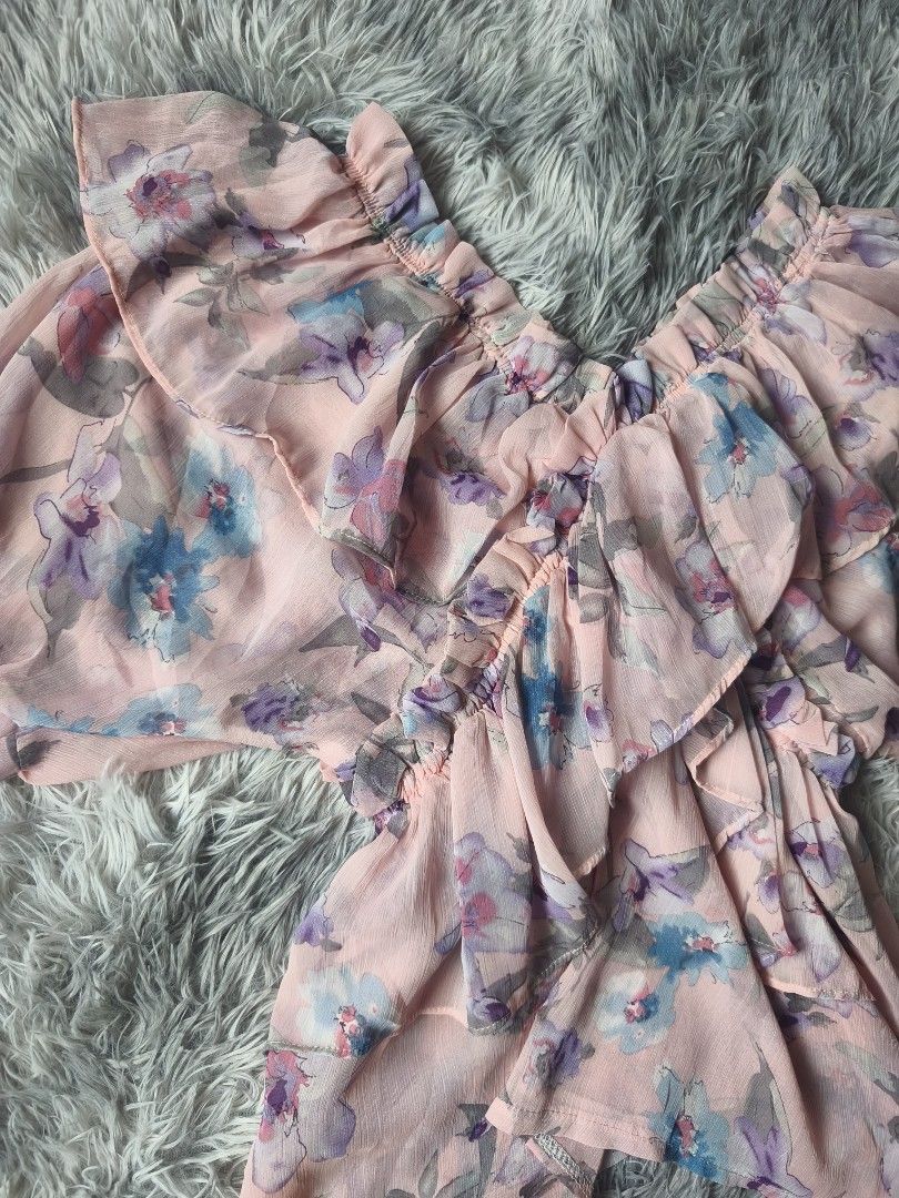 Pink Floral Ruffle Chiffon Blouse (Category: Blouses) located in General Trias. Submitted by shanicemau09687 (Listing ID 1459549956, Image 3). Description: S-Semi Large (bust: 30-38in, length: 22in) No brand (like-new condition).