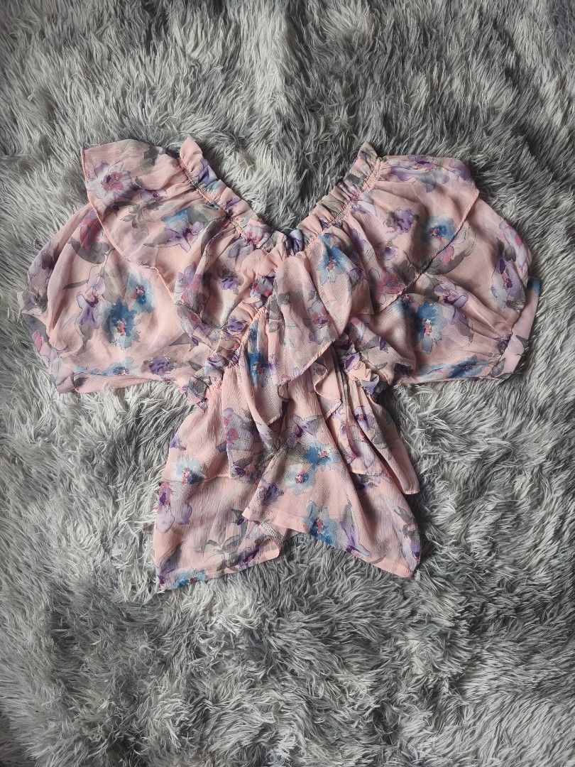 Pink Floral Ruffle Chiffon Blouse (Category: Blouses) located in General Trias. Submitted by shanicemau09687 (Listing ID 1459549956, Image 1). Description: S-Semi Large (bust: 30-38in, length: 22in) No brand (like-new condition).