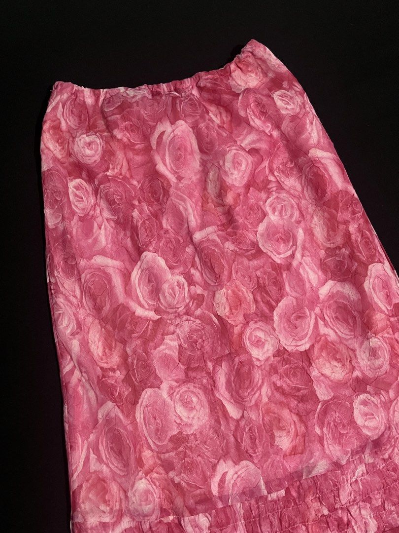 Pink Roses Chiffon Midi Skirt (Category: Skirts) located in Quezon City. Submitted by princesssparklee (Listing ID 1459599212, Image 3). Description: - last price is posted. No haggling - fits xs-m - has inner layered - can provide ww upon request Measurements laid flat Waist 12" (garterized) 19" stretched out Length 29".