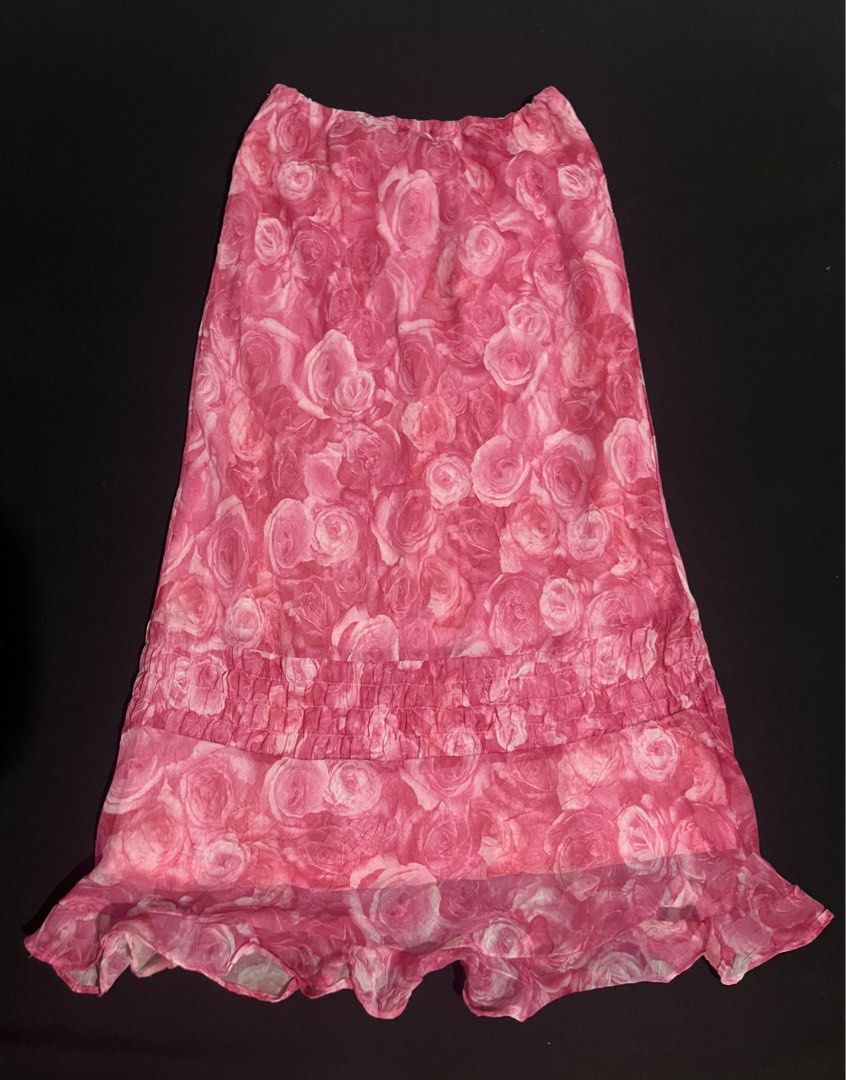 Pink Roses Chiffon Midi Skirt (Category: Skirts) located in Quezon City. Submitted by princesssparklee (Listing ID 1459599212, Image 2). Description: - last price is posted. No haggling - fits xs-m - has inner layered - can provide ww upon request Measurements laid flat Waist 12" (garterized) 19" stretched out Length 29".