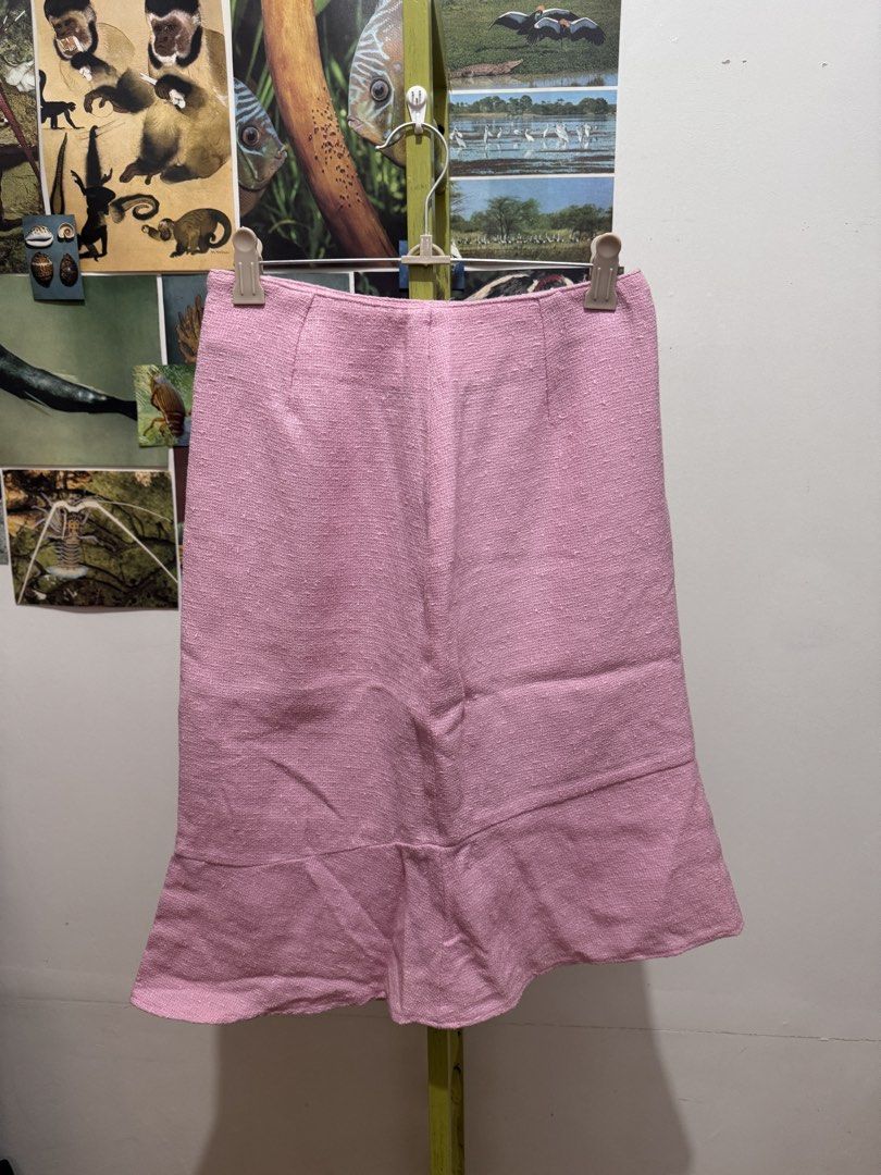 Pink Tweed Flared Skirt (Category: Skirts) located in Marikina City. Submitted by lelaaaphant (Listing ID 1459530772, Image 1). Description: Fits XS-S Mas gaganda pa pag plantsado na😉 📍Marikina.