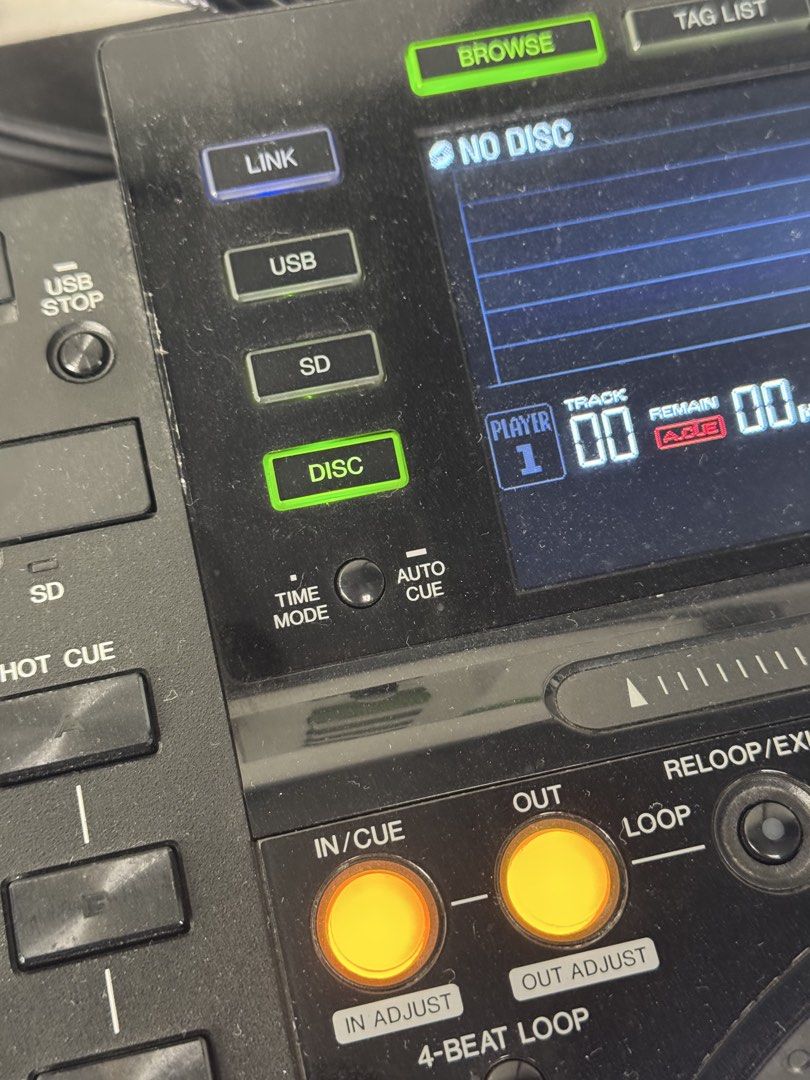 Pioneer CDJ-2000 (Pair 一對) （分類：樂器）位於 Hong Kong。 由 itshaydn 提交（商品編號 1459532295，圖片 3）。簡介： Pioneer CDJ-2000 Professional DJ Players * Supports MP3, AAC, WAV and AIFF * 24-bit WAV / AIFF playback support * Supports USB, SD Card, CD and DVD data discs * 6.1-inch full-colour LCD display * 3 Hot Cues (A / B / C) * Needle Search * Pro DJ Link via LAN * rekordbox compatible * Built-in 24-bit / 48 kHz sound card * Professional full-size jog wheel 2 units i