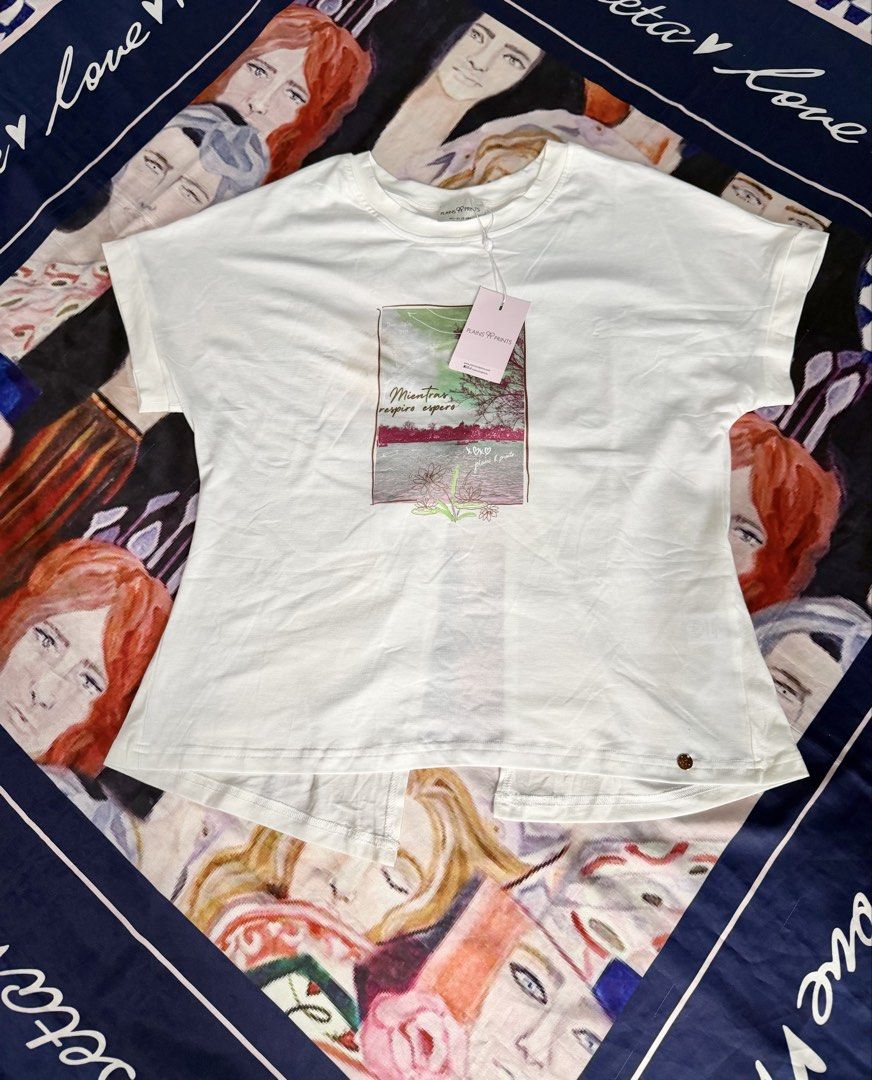 Plains & prints top (Category: Blouses) located in Santiago. Submitted by shoppaholickikay (Listing ID 1459629782, Image 1). Description: .