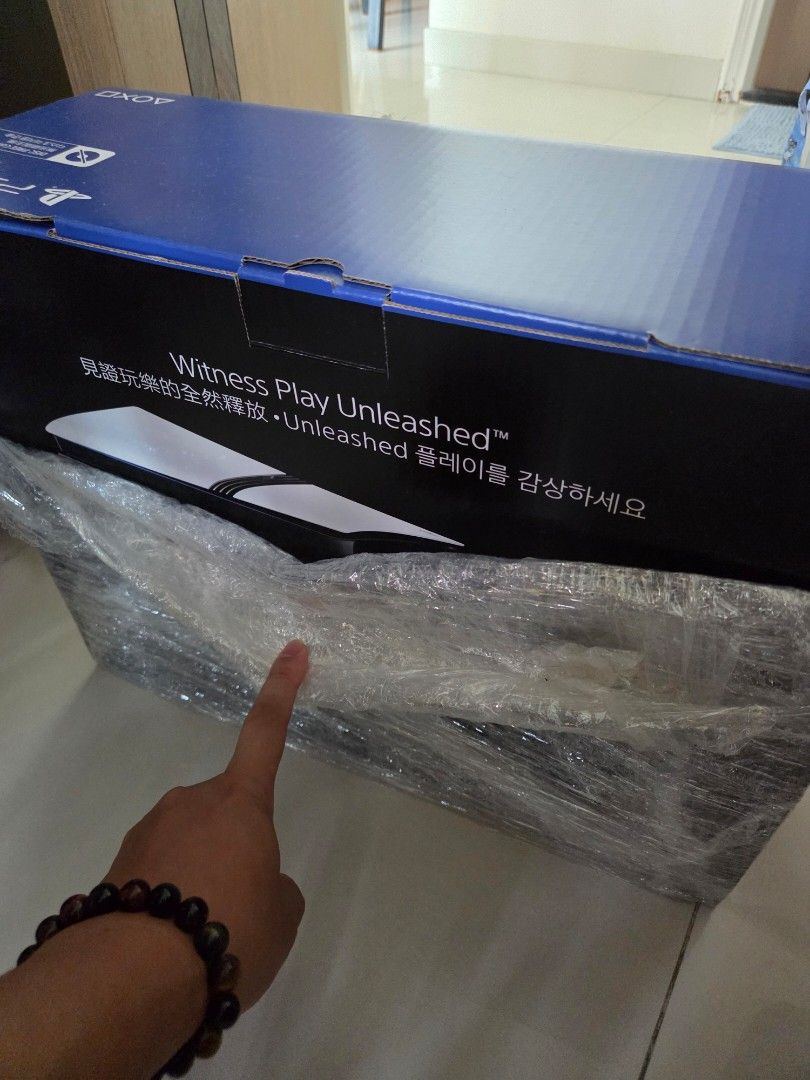 PlayStation 5 主機連手掣 （分類：PlayStation）位於 Hong Kong。 由 KOKOWINE 提交（商品編號 1459572165，圖片 2）。簡介： PS5 PRO 2TB ,2個手掣（如圖2）。