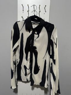 (Category: ) located in . Submitted by n_wardrobe (Listing ID 1459622773, Image 1). Description: .
