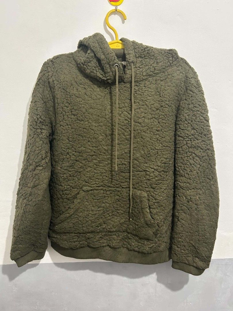 Plush Teddy Sherpa Fleece Pullover Hoodie (Category: Coats, Jackets and Outerwear) located in General Mariano Alvarez. Submitted by armorthrift.ph (Listing ID 1459524293, Image 1). Description: Plush Teddy Sherpa Fleece Pullover Hoodie 🫒 Earthy olive / army green colorway for a clean, minimalist Gorpcore look 🥷 Warm cozy hood with matching thick drawstrings 📁 Classic front kangaroo pocket for hand warmth and small essentials 🧸 Super plush, te