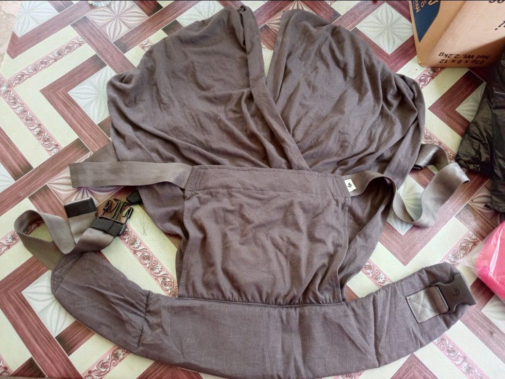Pognae Step One Baby Wrap Carrier (Category: Carriers & Slings) located in Polomolok. Submitted by delosreyesshyn81134 (Listing ID 1459508540, Image 3). Description: Good As New Pognae Step One Baby Wrap Carrier for Newborn to 12months.