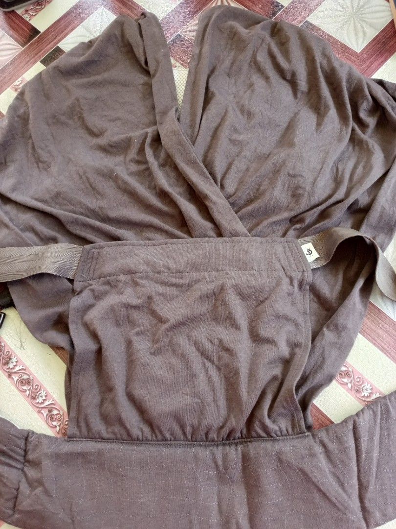 Pognae Step One Baby Wrap Carrier (Category: Carriers & Slings) located in Polomolok. Submitted by delosreyesshyn81134 (Listing ID 1459508540, Image 2). Description: Good As New Pognae Step One Baby Wrap Carrier for Newborn to 12months.