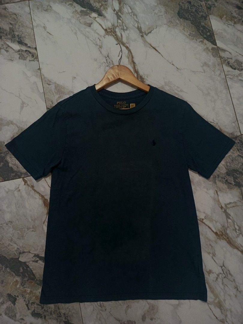 Polo Ralph Lauren Solid Crewneck T-Shirt (Category: Tshirts & Polo Shirts ) located in Manila. Submitted by mikeee03 (Listing ID 1459538767, Image 2). Description: - Dark teal Polo Ralph Lauren T-shirt - Size: L/G (fits 14-16 years / 160/80) - Material: 100% Cotton - Origin: Made in Guatemala - Features: Classic embroidered pony logo on chest - Style: Great basic tee for everyday wear - Ready to wear - Authenticated RL - Scannable qr ‼️ -Small-Me
