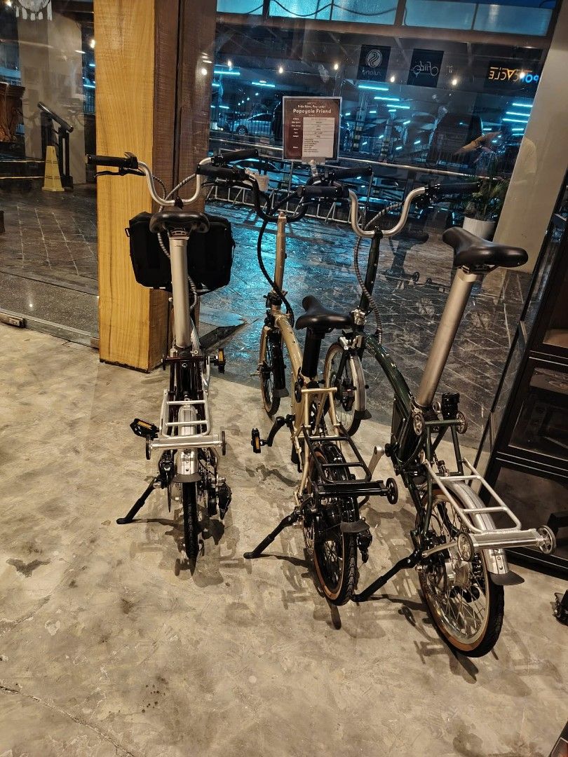 Popcycle Folding Bicycle - Brown and Green (Category: Bicycles) located in Manila. Submitted by jomspopcycle (Listing ID 1459515244, Image 3). Description: - Two Popcycle folding bikes available: one in rich brown, one in classic green. - Both bikes feature the prominent Popcycle logo. - Lightly used, showing minimal signs of wear, and are in good overall condition. - Ideal for daily commuting or relaxed cycling adventures. - Designed for easy fo