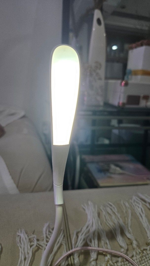 Portable USB LED Light Lamp (Category: Other Accessories) located in Las Pinas. Submitted by finderskeepers.01 (Listing ID 1459561543, Image 2). Description: Adjustable to 3 light brightness.