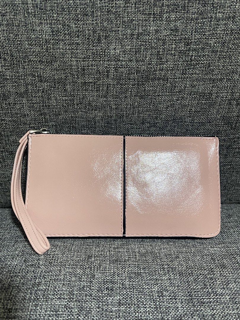 Pouch (4 different colors) (Category: Wallets & Card holders) located in Quezon City. Submitted by tresheaven (Listing ID 1459635390, Image 3). Description: .