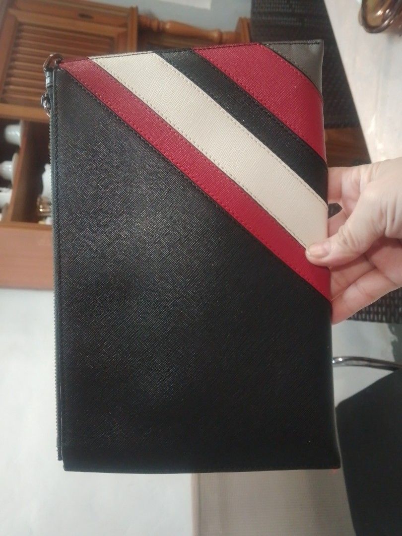 Prada clutch (Category: Clutches) located in Cavite. Submitted by ilovebags_87avenue (Listing ID 1441971746, Image 2). Description: Prada clutch unisex riri zipper with white tag no issue.