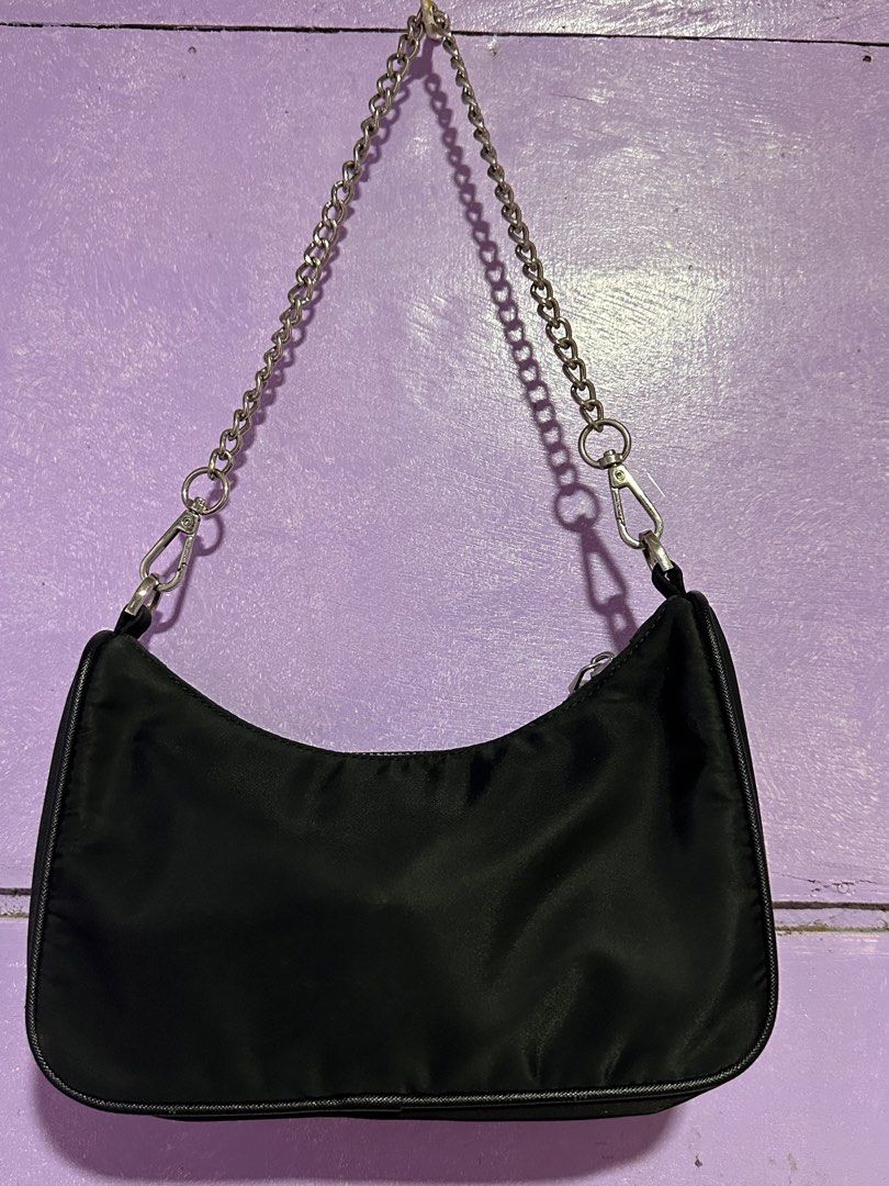 Prada kili bag (Category: Luxury Bags & Wallets) located in Sorsogon. Submitted by lalen09acu90501 (Listing ID 1459516282, Image 2). Description: - Prada Kili bag - Color: Black - Material: Nylon - Features a stylish silver chain strap.