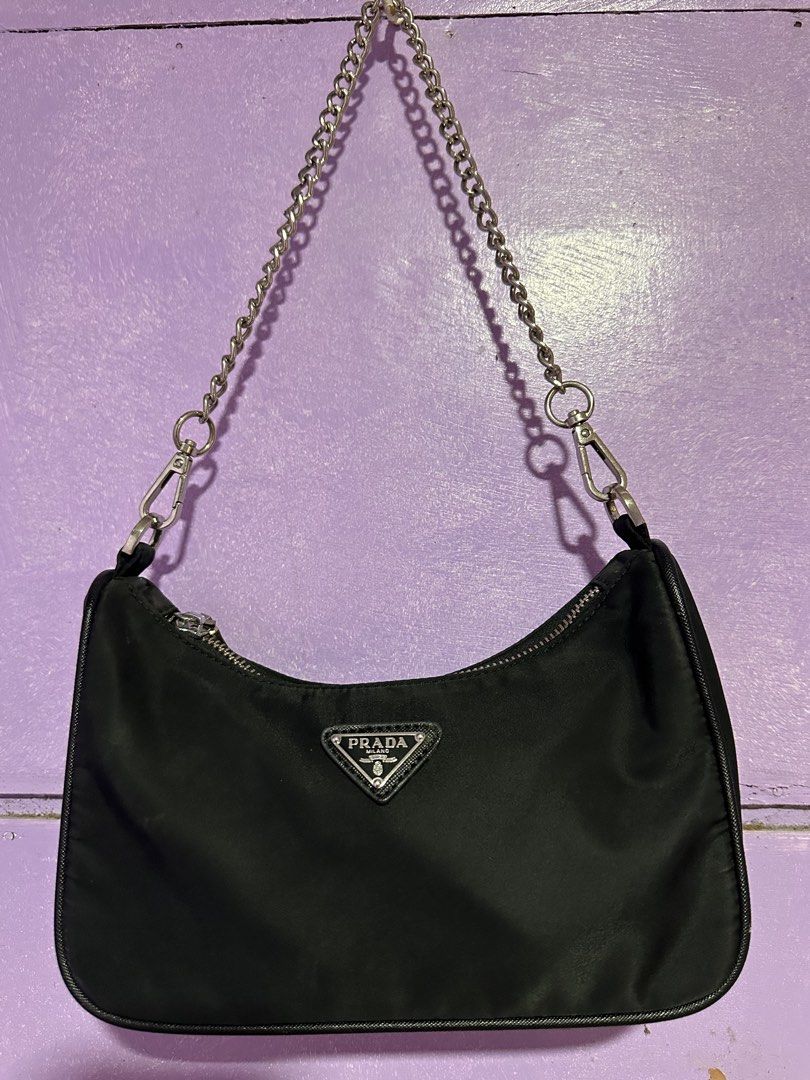 Prada kili bag (Category: Luxury Bags & Wallets) located in Sorsogon. Submitted by lalen09acu90501 (Listing ID 1459516282, Image 1). Description: - Prada Kili bag - Color: Black - Material: Nylon - Features a stylish silver chain strap.