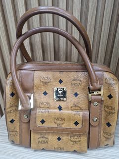 (Category: ) located in . Submitted by mycloset525 (Listing ID 1459497394, Image 1). Description: .