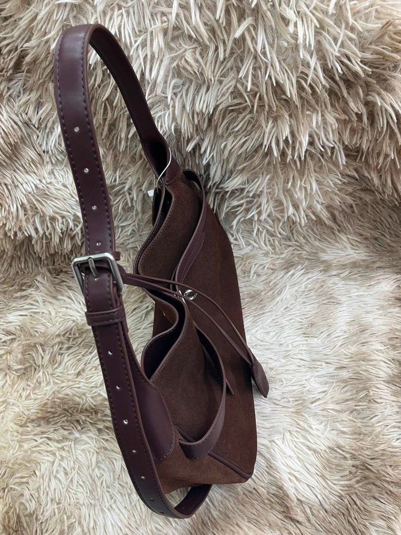 Preloved Balenciaga Suede Leather (Category: Shoulder Bags) located in Manila. Submitted by bagsandmanymanymore1 (Listing ID 1459539262, Image 2). Description: Preloved Balenciaga Suede leather What you see is what you get Please read before you order 👉🏻❗️Payment first before shipping ❗️Cut off time of payment 11am sameday delivery ❗️NO MEET UP / NO PICK UP ❗️ORDER CANNOT BE CANCELLED ❗️PLEASE DON’T BUY IF YOU ARE IN DOUBT ❗️NO RETURN! NO REFUN