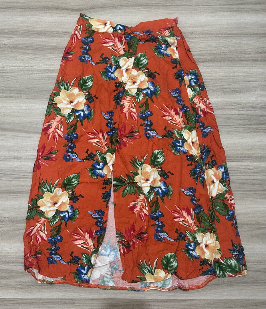 Pre-loved clothes (Category: Other Bottoms) located in Manila. Submitted by preloved1125 (Listing ID 1459614137, Image 2). Description: Message for prices.