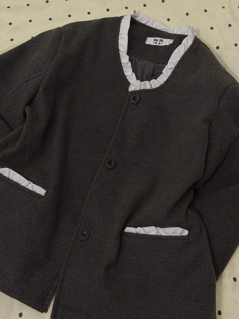 PRE-LOVED GREY BLAZER (Category: Coats, Jackets and Outerwear) located in Manila. Submitted by keiibee (Listing ID 1459549128, Image 2). Description: ꒰ PRE-LOVED CLOTHES ꒱ All items are pre-loved, so please manage your expectations. ♡ ✶ I will send actual videos and close-up shots so you can check the overall condition of the item before purchasing. ✶ Please note that pre-loved items may have minor signs of use. Any noticeable flaws will be discl