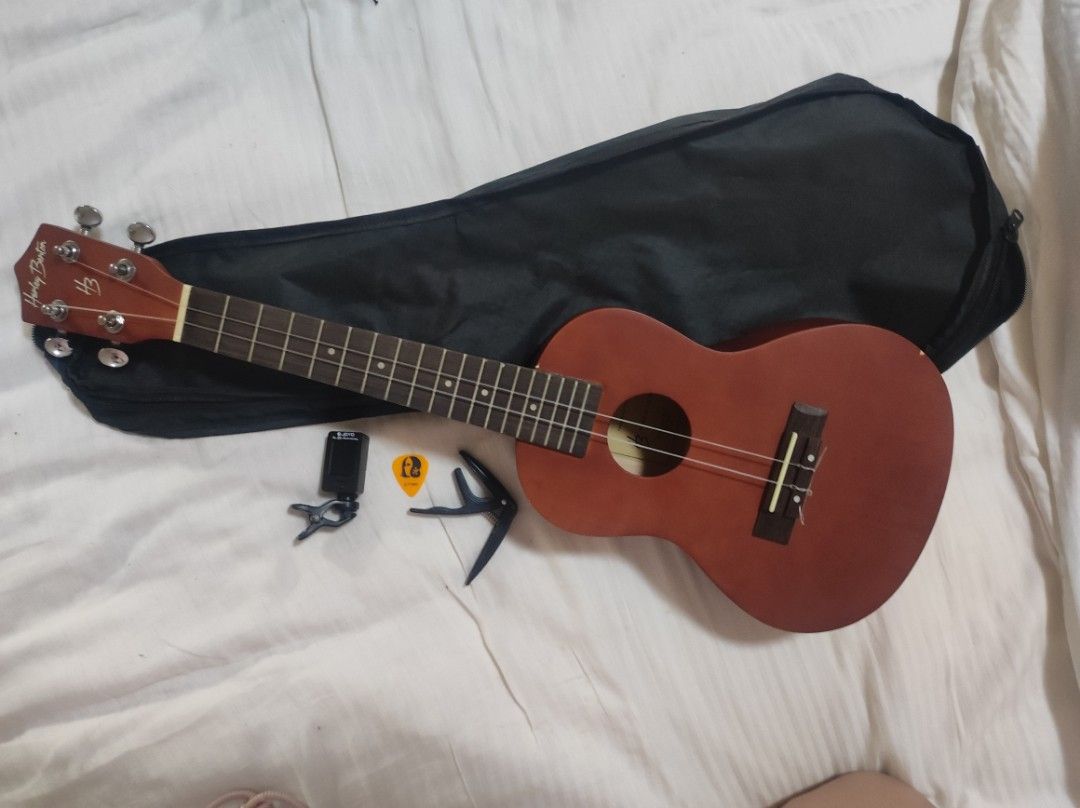 Pre-loved ukelele (Category: Musical Instruments) located in Quezon City. Submitted by jessdcluters (Listing ID 1459533335, Image 1). Description: Selling my ukelele, P1k nalang and can be negotiable - minimal scratch & 2 string - inclusion • capo • tuner • guitar pick • guitar case.