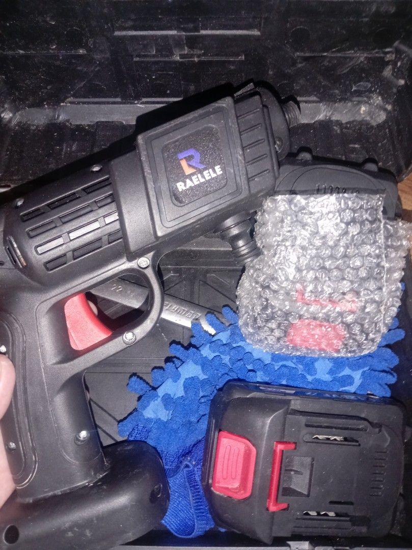 Pressure Washer (Category: Home Improvement Tools & Accessories) located in Cavite. Submitted by michaelcontadotomas28 (Listing ID 1459628083, Image 1). Description: Pressure Washer 2 batteries with Charger and Tool Box No issue All working 450 .