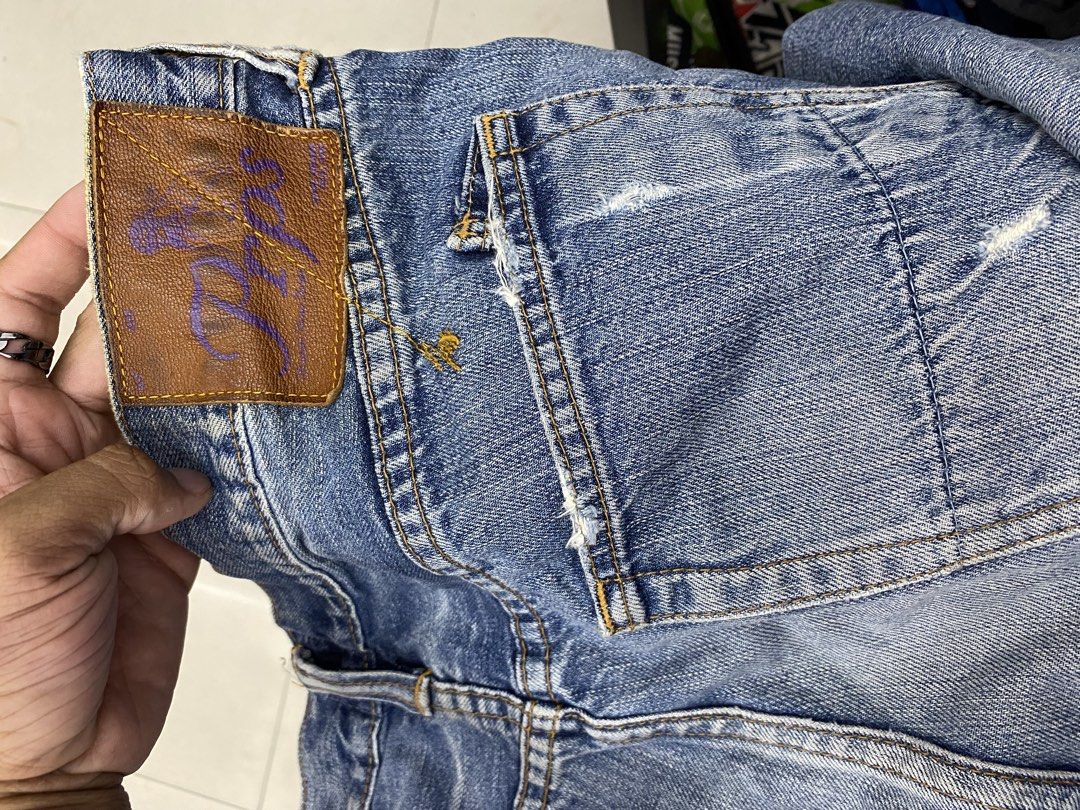 PRPS (purpose) japan brand distressed jeans (Category: Jeans) located in Manila. Submitted by ercmrsmam (Listing ID 1459639913, Image 3). Description: PRPS (purpose) distressed jeans W36 L44 Hem 7 Color may vary due to lighting Need wash Dm if interested 📩 will be posted on my carousell acc⬇️ Check out ercmrsmam listings on #Carousell: https://carousell.app.link/mu0SnqUHP3b 📍baclaran paranaque metro manila 🛵jnt/lalamove courier 💵 mop: gcash.