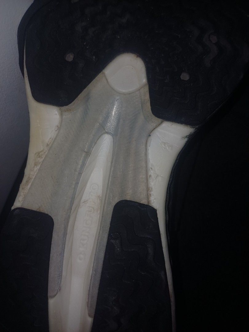 Qiaodan Running Shoes (Category: Cardio & Fitness Machines) located in Manila. Submitted by goldencloud_1bd970 (Listing ID 1459478269, Image 3). Description: Good CONDITION Qiaodan Fengxing Pro Premium Running Shoes - Size 43 / US 9.5 Description: Selling a pair of high-performance Qiaodan Fengxing Pro mid-to-long distance running shoes in great condition. These have been exceptionally well cared for, showing minimal cosmetic wear and plenty of l