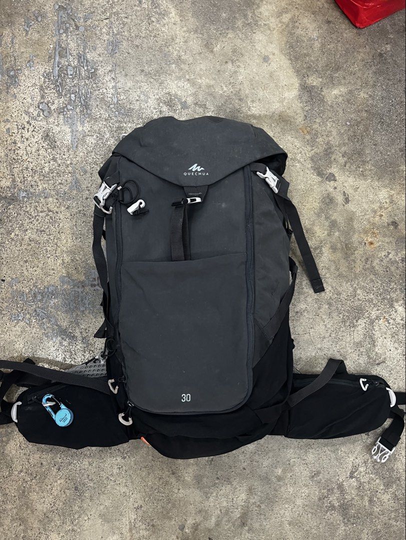 Quechua 30L (Category: Hiking & Camping) located in Urdaneta. Submitted by diethdevera20 (Listing ID 1459491970, Image 1). Description: with rain cover slightly used +sf .