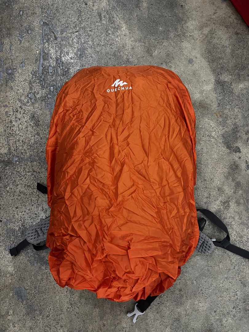 Quechua 30L (Category: Hiking & Camping) located in Urdaneta. Submitted by diethdevera20 (Listing ID 1459491970, Image 3). Description: with rain cover slightly used +sf .