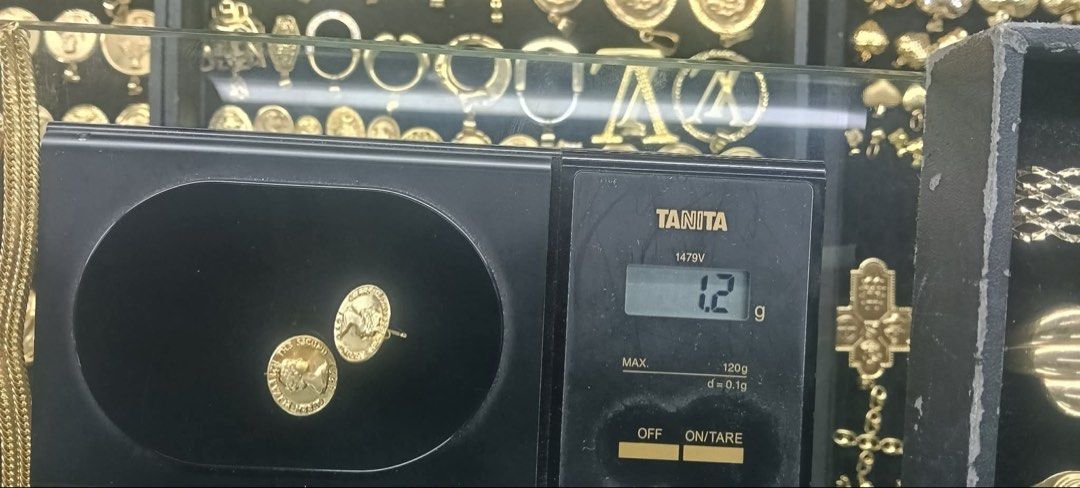 Queen Elizabeth 18K 1.2 grams (Category: Earrings) located in Taguig. Submitted by carol.ann (Listing ID 1459556284, Image 2). Description: .
