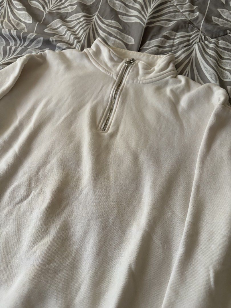 Rageblue White Half-Zip Sweatshirt | L25 W21 (Category: Vests) located in Baguio. Submitted by wandering_trader (Listing ID 1459577162, Image 2). Description: Length: 25 Width/Pit-to-Pit: 21 Shoulder: 21 Sleeve: 21 Condition: 8/10; faded stains slightly visible .