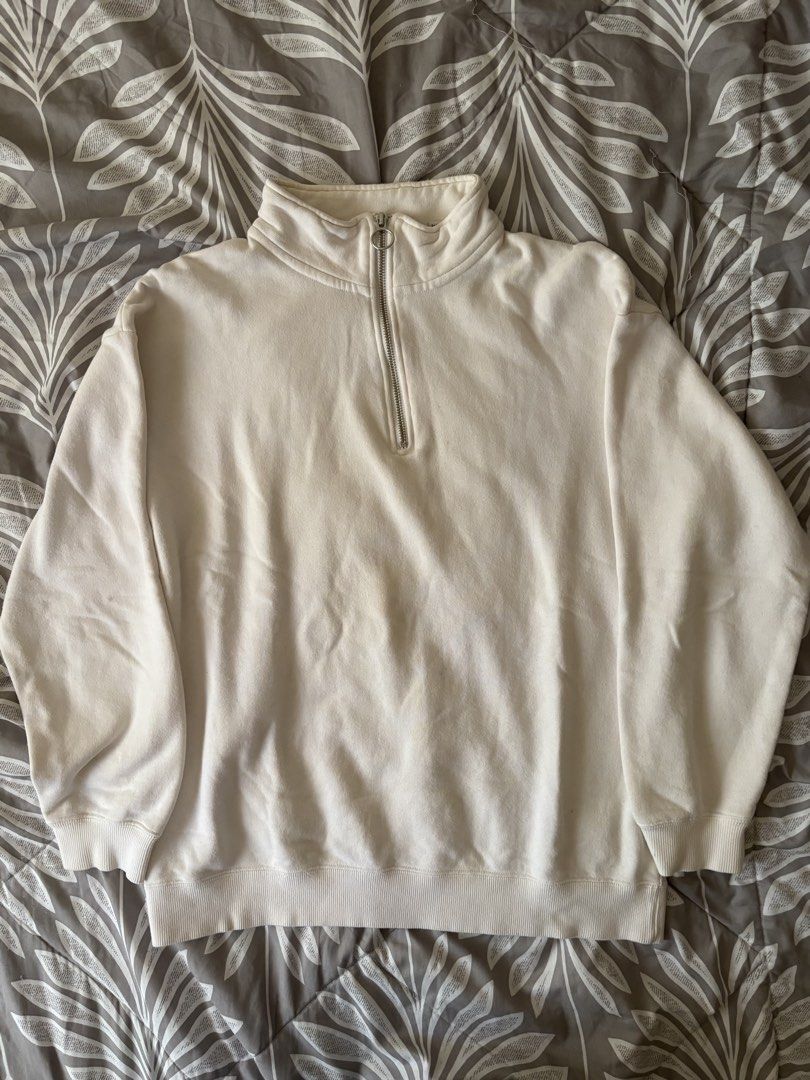 Rageblue White Half-Zip Sweatshirt | L25 W21 (Category: Vests) located in Baguio. Submitted by wandering_trader (Listing ID 1459577162, Image 1). Description: Length: 25 Width/Pit-to-Pit: 21 Shoulder: 21 Sleeve: 21 Condition: 8/10; faded stains slightly visible .