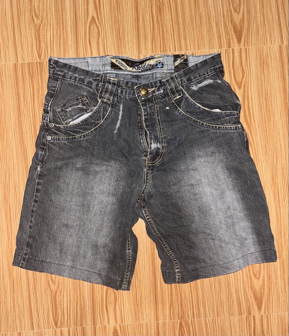Raider Denim Shorts (Category: Shorts) located in Quezon City. Submitted by morningstar.to (Listing ID 1459610101, Image 1). Description: L - 19 W - 16 L.O - 10.